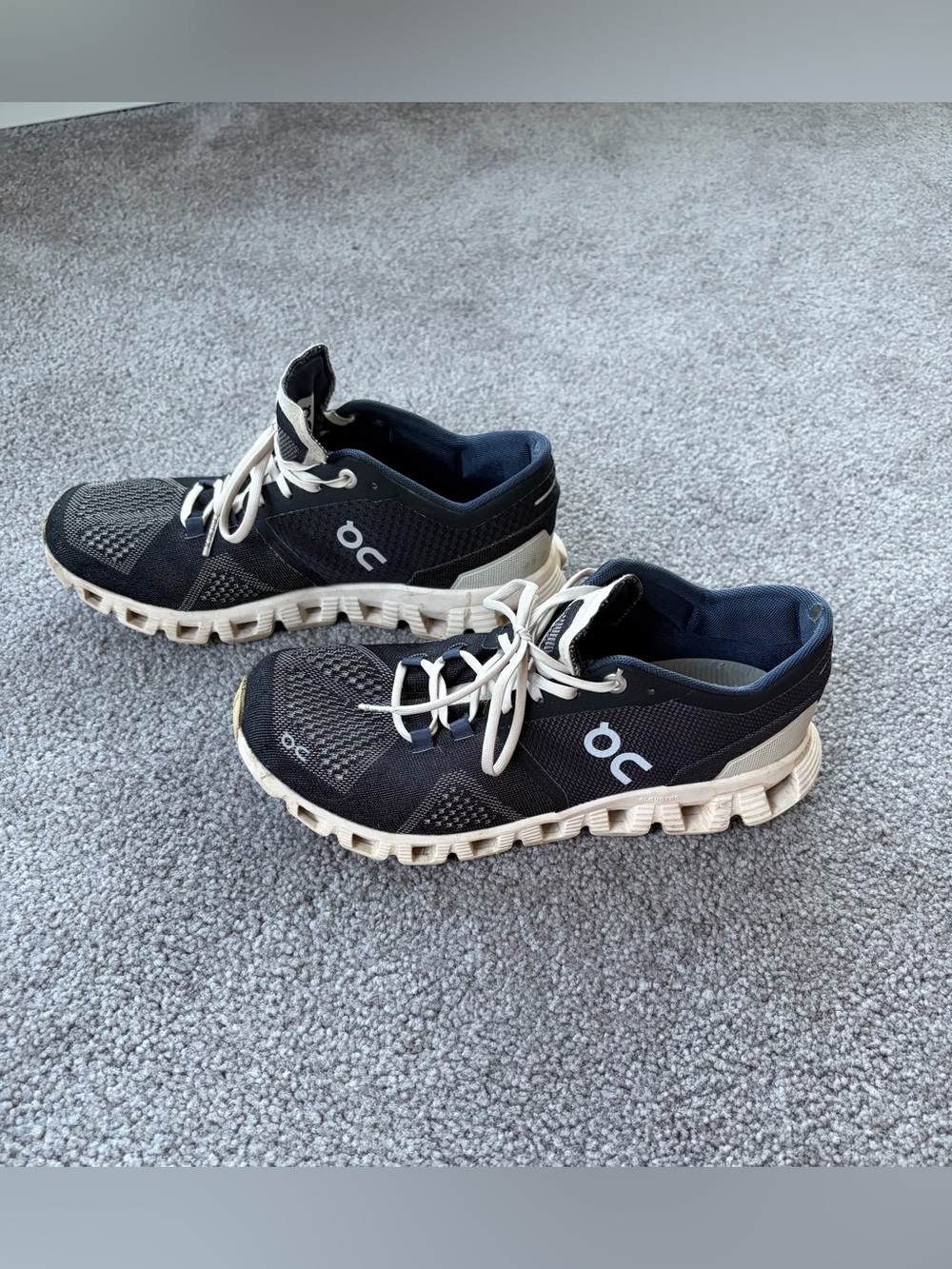 On Running Cloud X Sneakers Black & White Women’s Size 7 Gym / Cross Training